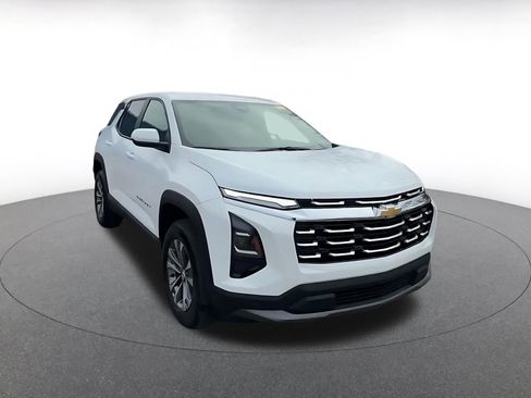 Used 2025 Chevrolet Equinox LT image 3