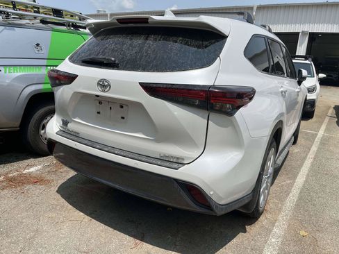 Used 2024 Toyota Highlander Limited FWD image 5