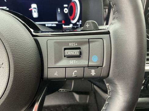 Used 2024 Nissan Pathfinder Platinum image 8