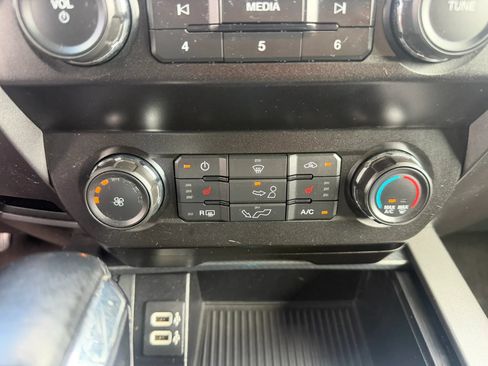 Used 2019 Ford F150 XLT w/ Equipment Group 302A Luxury AWD/4WD image 28
