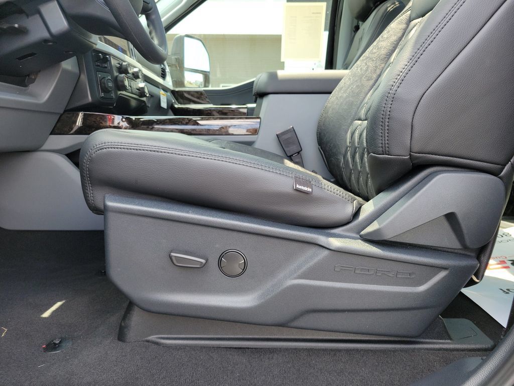 New 2026 Ford F250 XLT w/ XLT Premium Package AWD/4WD image 26