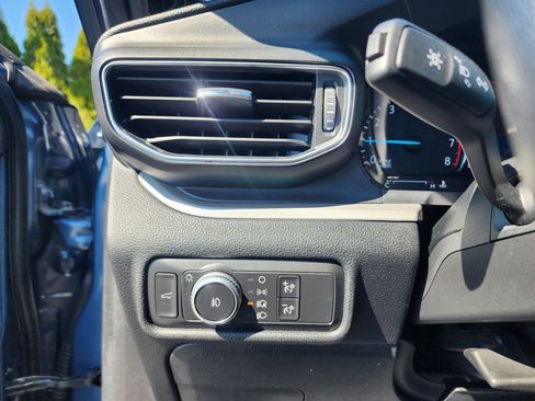 Used 2020 Ford Explorer XLT w/ Equipment Group 202A image 28