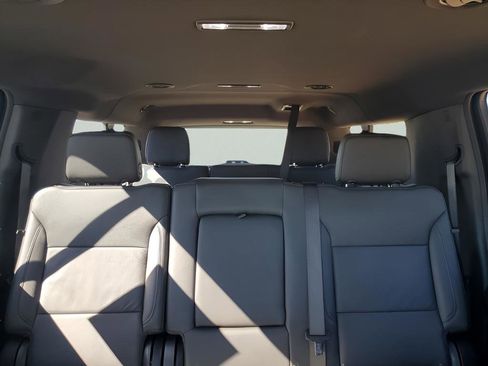 Used 2025 Chevrolet Suburban Z71 image 43