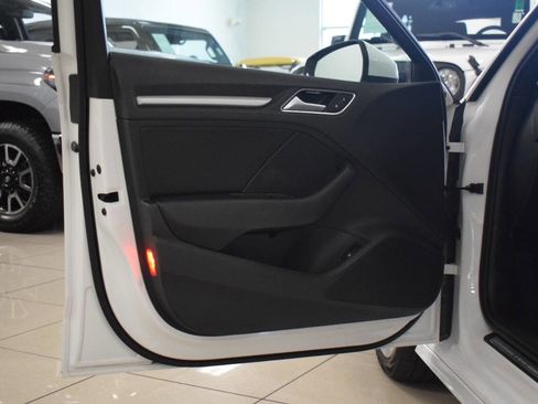 Used 2017 Audi A3 e-tron Premium image 33