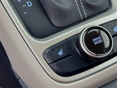 Certified 2024 Hyundai Venue Limited image 32