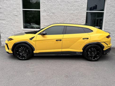 Used 2023 Lamborghini Urus Performante AWD/4WD image 8