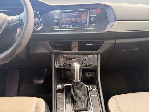 Used 2019 Volkswagen Jetta R-Line w/ R-Line Cold Weather Package FWD image 11