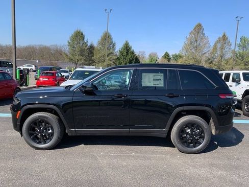 Used 2026 Jeep Grand Cherokee Altitude AWD/4WD image 2