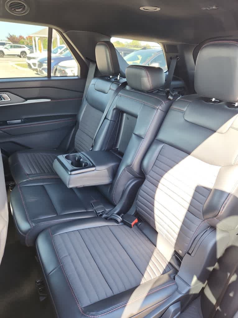 Used 2025 Ford Explorer ST-Line w/ ST-Line Street Pack AWD/4WD image 26