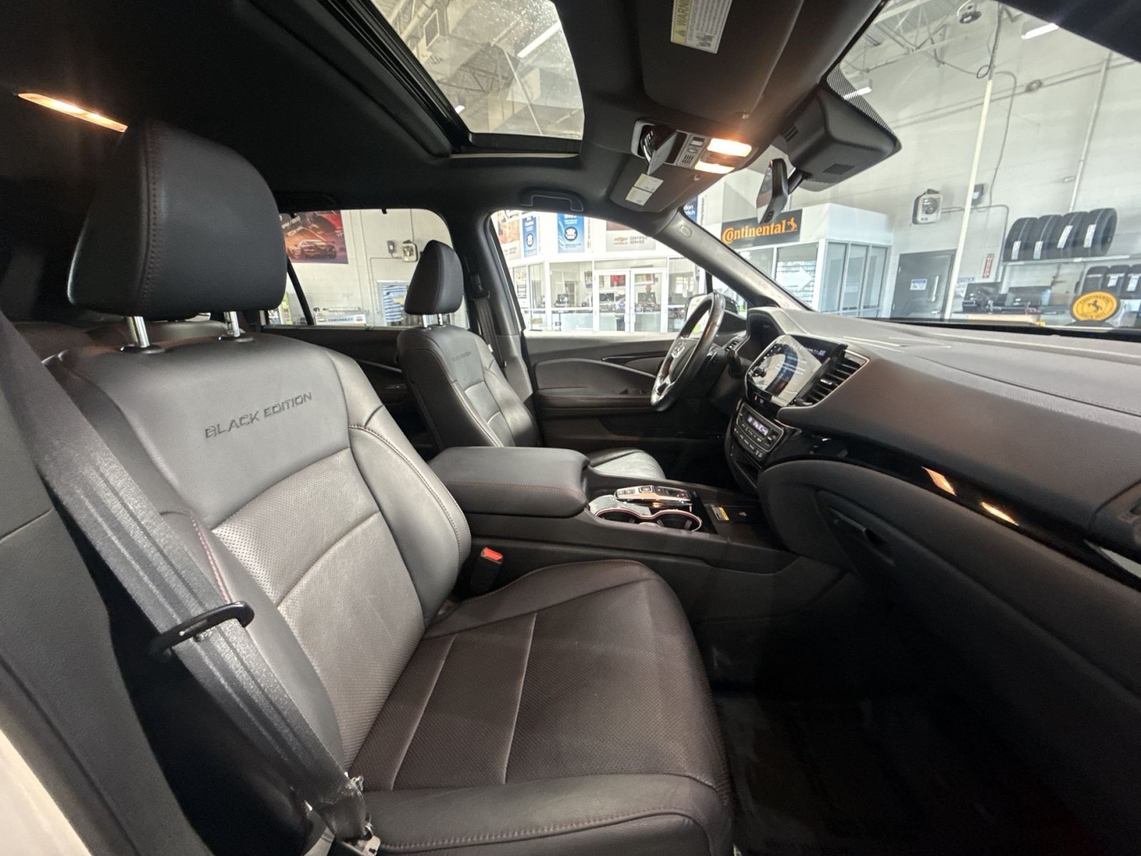 Used 2025 Honda Passport Black Edition image 28