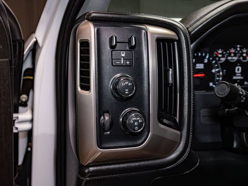 Used 2017 GMC Sierra 2500 Denali w/ Duramax Plus Package AWD/4WD image 16