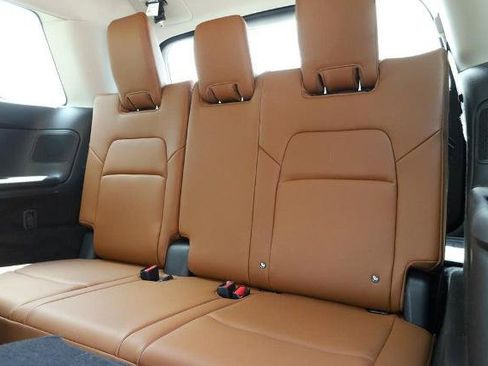 Used 2025 Nissan Pathfinder Platinum AWD/4WD image 31
