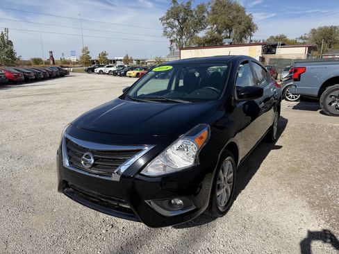 Used 2018 Nissan Versa SV w/ SV Special Edition Package image 3