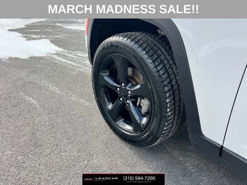 Used 2023 Jeep Grand Cherokee L Laredo image 33