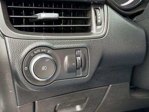 Used 2019 Buick Envision Essence FWD image 25