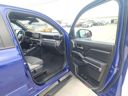 Used 2025 Toyota Tacoma TRD Off-Road image 27
