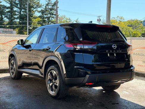 Used 2025 Nissan Rogue SV image 9