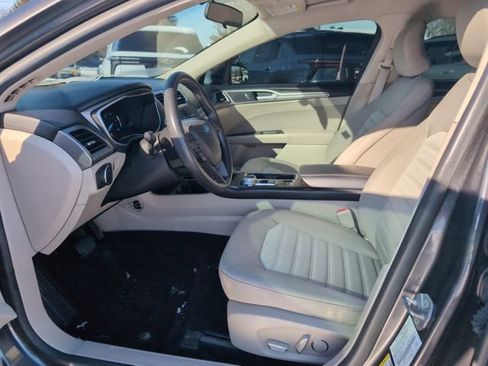 Used 2018 Ford Fusion SE image 13