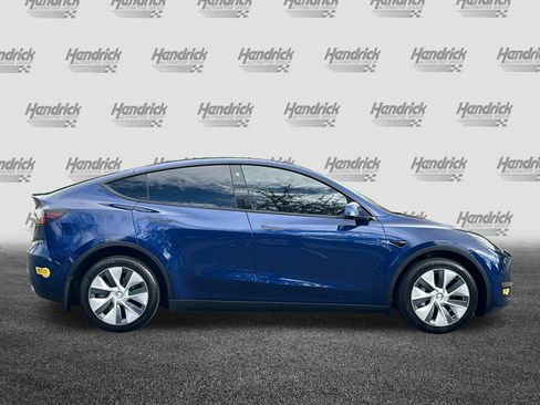 Used 2022 Tesla Model Y Long Range image 3