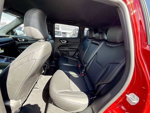 New 2026 Jeep Compass Latitude image 25