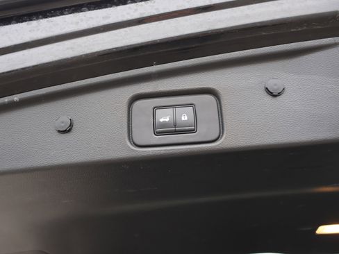 Used 2023 Nissan Pathfinder Platinum image 21