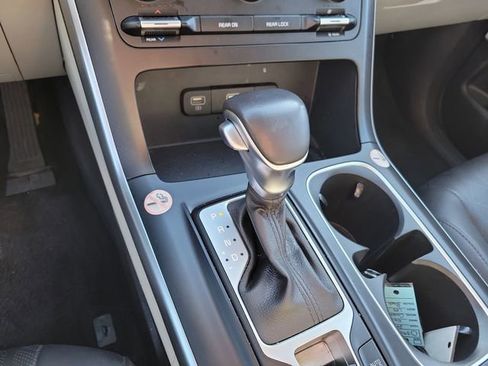 Used 2024 Kia Carnival LX image 23