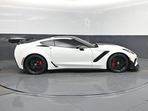 Used 2019 Chevrolet Corvette ZR1 RWD image 2