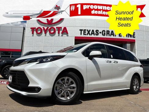 Used 2026 Toyota Sienna XLE FWD image 1