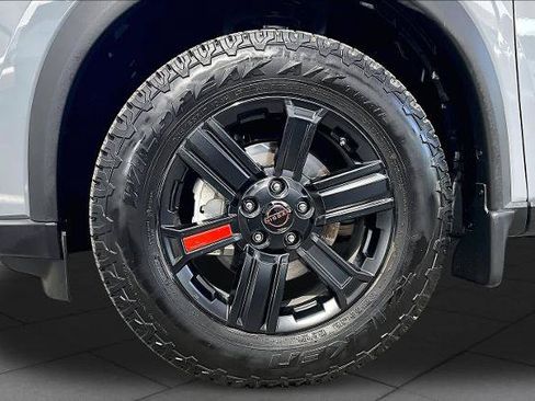 Certified 2025 Nissan Rogue SV AWD/4WD image 11