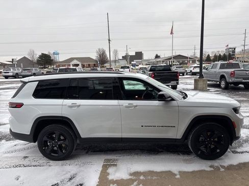 New 2025 Jeep Grand Cherokee L Altitude image 9