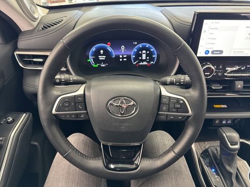 Certified 2025 Toyota Highlander Limited image 20