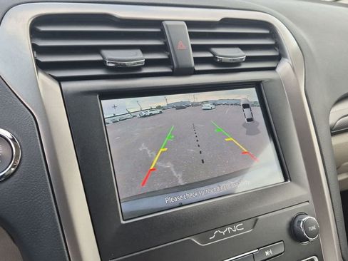 Used 2020 Ford Fusion SE FWD image 27