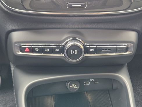 New 2026 Volvo XC40 B4 Core w/ Climate Package image 21