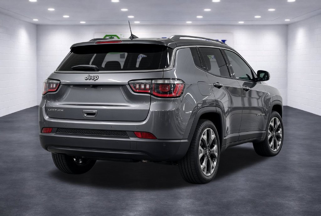 Used 2018 Jeep Compass Limited w/ Navigation Group AWD/4WD image 4