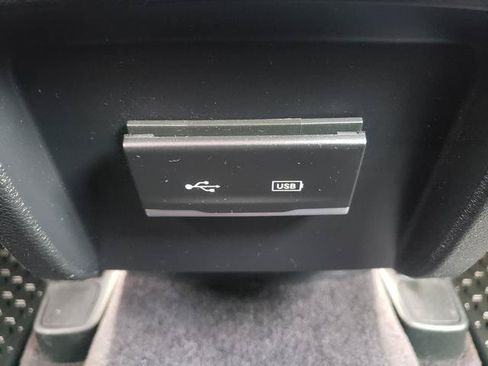 Used 2019 Jeep Cherokee Latitude Plus w/ Cold Weather Group AWD/4WD image 14