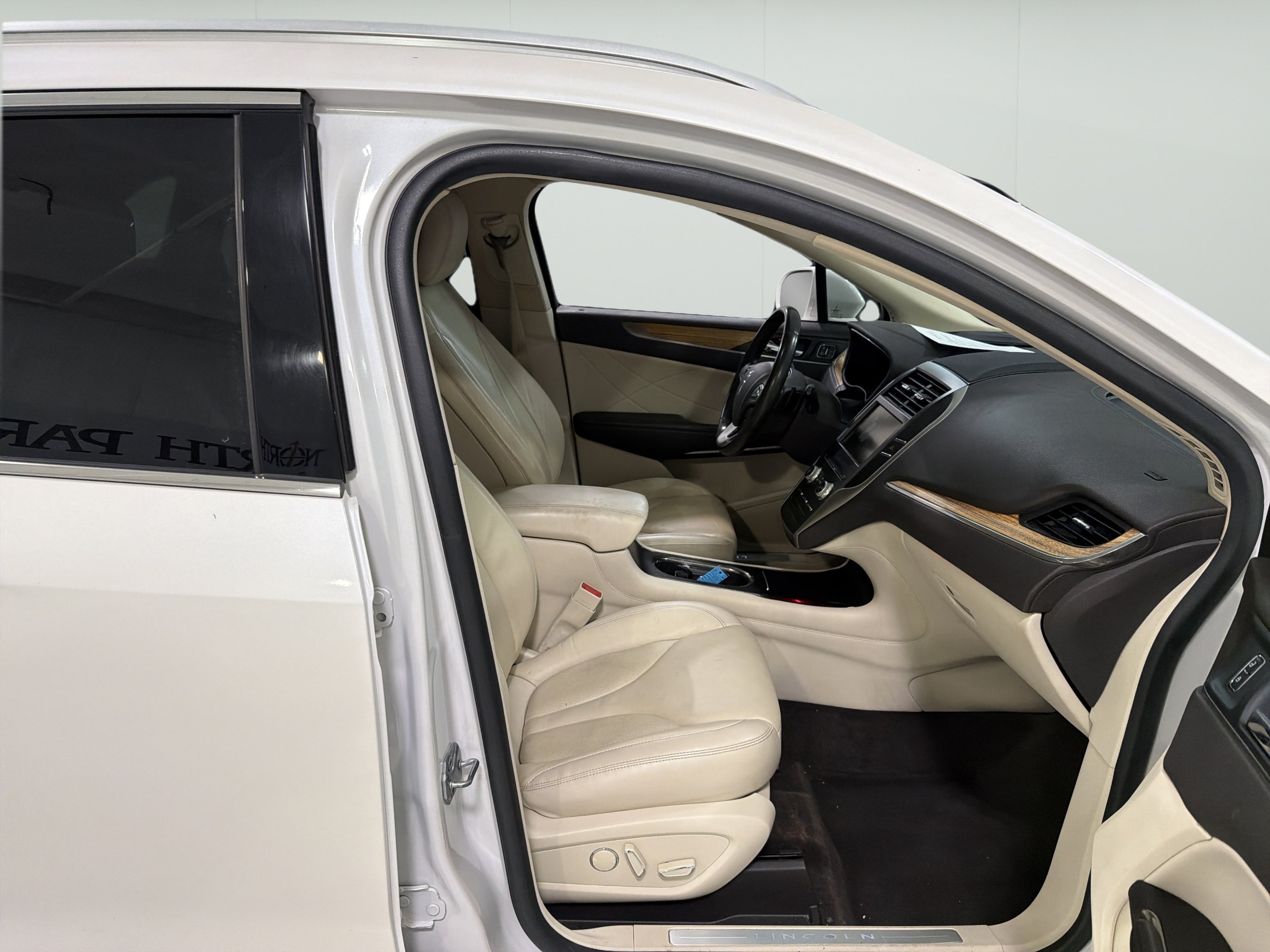 Used 2015 Lincoln MKC FWD w/ Equipment Group 101A Select image 12