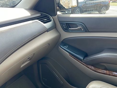 Used 2020 Chevrolet Suburban Premier image 32