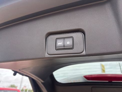 Used 2025 Nissan Rogue SV FWD image 23
