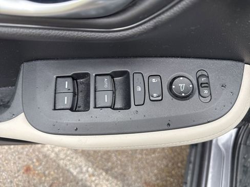 Used 2023 Honda HR-V LX image 12