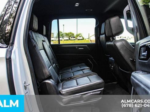 Used 2025 Chevrolet Suburban Z71 AWD/4WD image 22