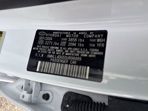 Certified 2025 Hyundai Elantra SE image 30