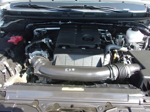 Used 2024 Nissan Frontier SV w/ SV Convenience Package image 9