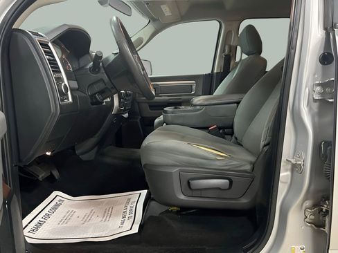 Used 2017 RAM 1500 Classic SLT AWD/4WD image 19