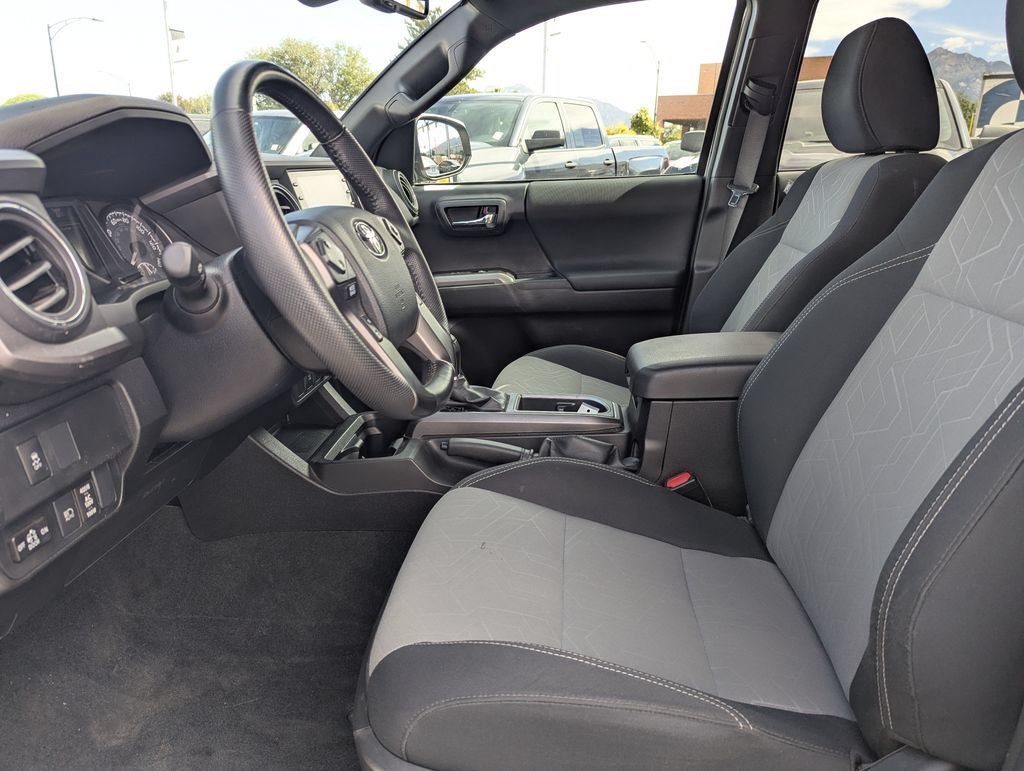Used 2023 Toyota Tacoma TRD Off-Road AWD/4WD image 17