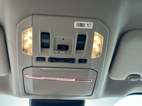 Used 2024 Toyota Highlander XLE image 23