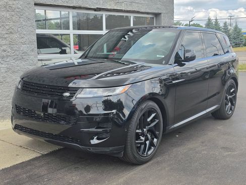 Used 2024 Land Rover Range Rover Sport SE AWD/4WD image 1
