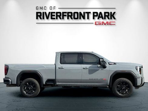 Used 2024 GMC Sierra 2500 AT4 w/ AT4 Premium Plus Package image 2