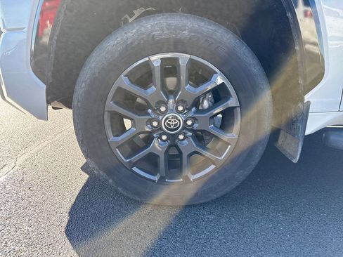 Used 2022 Toyota Tundra Platinum image 31