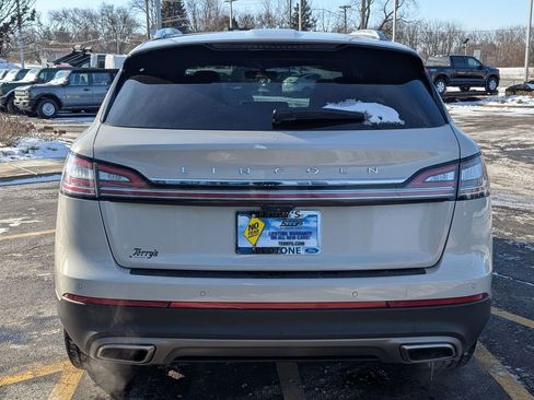 Used 2022 Lincoln Nautilus Reserve w/ Equipment Group 201A image 4