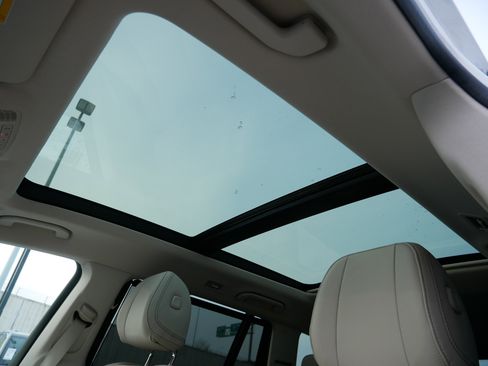 Used 2022 Mercedes-Benz GLS 450 4MATIC image 33